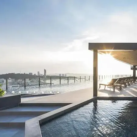 The Base Central In Downtown Pattaya Exterior photo